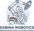Un braccio robotico opera su un edificio stilizzato con linee circuitali, che rappresenta le “soluzioni robotiche per l’edilizia” di Sabina Robotics. In basso è riportata la scritta “SABINA ROBOTICS”, seguita da “INNOVAZIONE EDILE AUTOMATIZZATA”. Robotica per l'edilizia Un nastro con i colori della bandiera italiana si incurva verso l’alto.